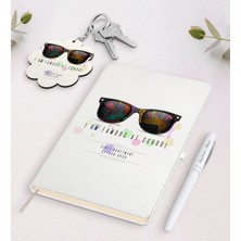 BK Gift Kişiye Özel Okulda Ünlüyüm Beyaz Defter Kalem ve Anahtarlık Hediye Seti-1