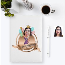 BK Gift Kişiye Özel Yılın En Güzel Kadını Karikatürlü 2023 Ajanda Kalem Seti - 2