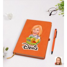 BK Gift Kişiye Özel Kadın Diyetisyen Karikatürlü Turuncu Termo Deri Defter Kalem Seti Model 1