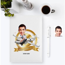 BK Gift Kişiye Özel Yılın En Iyi Bay Kaptan Pilotu Karikatürlü 2023 Ajanda Kalem Seti