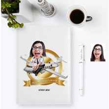 BK Gift Kişiye Özel Yılın En Iyi Bayan Kaptan Pilotu Karikatürlü 2023 Ajanda Kalem Seti