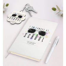 BK Gift Kişiye Özel Okulda Ünlüyüm Beyaz Defter Kalem ve Anahtarlık Hediye Seti-4