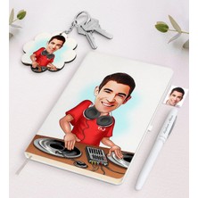 BK Gift Kişiye Özel Erkek Dj Karikatürlü Beyaz Defter Kalem ve Anahtarlık Hediye Seti