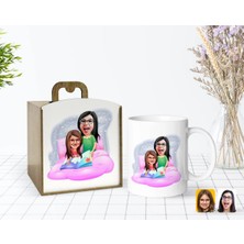 BK Gift Kişiye Özel Ahşap Kutuda Anneler Günü Temalı Anne Kız Karikatürlü Beyaz Kupa Bardak-3
