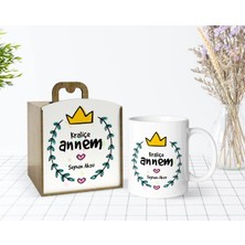 BK Gift Kişiye Özel Ahşap Kutuda Anneler Günü Temalı Kraliçe Annem Tasarımlı Beyaz Kupa Bardak-1