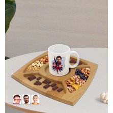 BK Gift Kişiye Özel Süper Baba ve Çocuklar Karikatürlü Beyaz Kupa ve Doğal Masif Ahşap 4 Bölmeli Sunum Tabağı Çerezlik Hediye Seti-1