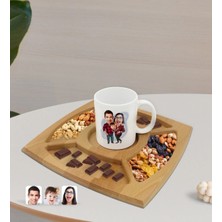 BK Gift Kişiye Özel Aile Karikatürlü Beyaz Kupa ve Doğal Masif Ahşap 4 Bölmeli Sunum Tabağı Çerezlik Hediye Seti-2