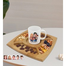 BK Gift Kişiye Özel Aile Karikatürlü Beyaz Kupa ve Doğal Masif Ahşap 4 Bölmeli Sunum Tabağı Çerezlik Hediye Seti-6