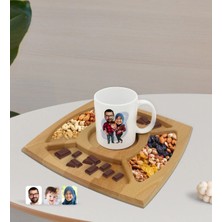 BK Gift Kişiye Özel Tesettürlü Aile Karikatürlü Beyaz Kupa ve Doğal Masif Ahşap 4 Bölmeli Sunum Tabağı Çerezlik Hediye Seti-2