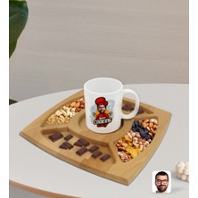 BK Gift Kişiye Özel Erkek Chef Karikatürlü Beyaz Kupa ve Doğal Masif Ahşap 4 Bölmeli Sunum Tabağı Çerezlik Hediye Seti-11