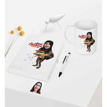 BK Gift Kişiye Özel Tesettürlü Bayan Öğretmen Temalı Karikatürlü Beyaz Defter Kalem Kupa Seti - 2