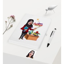 BK Gift Kişiye Özel Tesettürlü Bayan Öğretmen Temalı Karikatürlü Beyaz Defter Kalem Hediye Seti - 1