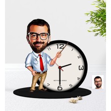BK Gift Kişiye Özel Erkek Öğretmen Karikatürlü Ahşap Masaüstü Biblo Saat-1
