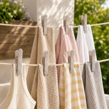 Vionna Deconox 24 Adet Yeni Nesil Yaysız Çamaşır Mandalı, Güçlü Tutuşlu Paslanmaya Dayanıklı Plastik Kurutmalık Mandalı, Gri Pudra Renk Modern Çamaşır Askı Ip Balkon Banyo Mandal Seti