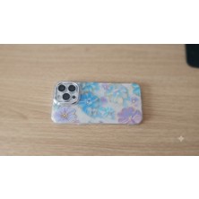 Elivora iPhone 15 Pro Max Uyumlu Mavi ve Mor Çiçek Desenli, Taşlı Kamera Korumalı Şık Telefon Kılıfı