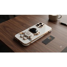 Elivora iPhone 14 Pro Uyumlu Lüks Altın Detaylı Astronot Figürlü Beyaz Silikon Kılıf