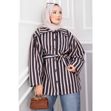 Ebru Tesettür Çizgili Kuşaklı Kısa Trençkot Lacivert