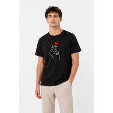 Marchè Bien Erkek Kore Parmak Kalp Aşk Temalı Minimal Baskılı Tişört Yazlık Kısa Kol T-Shirt - Siyah