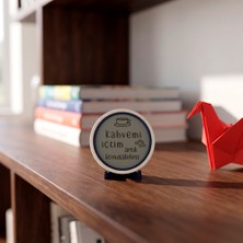 Miawiki Fincan Ikonlu ve "kahvemi Içtim Artık Konuşabiliriz" Yazılı Dekoratif Süs Tutkunları Için Özel Hatıra 10X10 cm