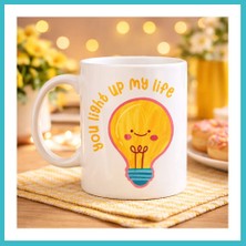 Defne Store You Light Up My Life Tasarımlı Porselen Kupa Model 15 - Sevimli Ampul Desenli Hediyelik Kahve Kupası Dfnbez