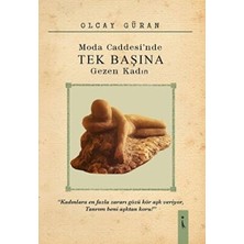 TeknoKapsül Moda Caddesi’nde Tek Başına Gezen Kadın