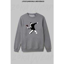 Zoka Wear Love Is In The Air Flower Thrower Banksy Graffiti Ön Baskılı Bisiklet Yaka Sweatshirt