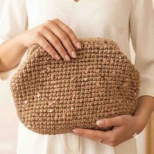 Hobicium Bej Soft Rafya Örgü Pul Detaylı Portföy Kadın El Çantası - 29X18 cm