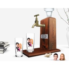 BK Gift Kişiye Özel Renkli Baskılı Sevgililer Karikatürlü Ikili Rakı Bardağı ve Ahşap Rakı Standı Hediye Seti-13
