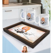 BK Gift Kişiye Özel Kadın Kaptan Pilot Karikatürlü Doğal Ahşap Tepsi ve 2’li Kupa Bardak Seti-1