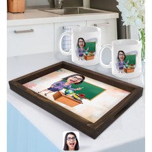 BK Gift Kişiye Özel Kadın Öğretmen Karikatürlü Doğal Ahşap Tepsi ve 2’li Kupa Bardak Seti-1