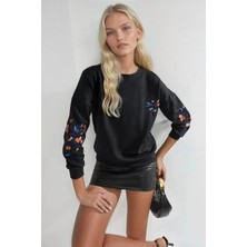 Fiolin Modal Dokulu Işlemeli Bisiklet Yaka Sweatshirt