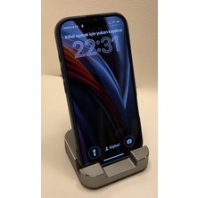 Str Store Premium Alüminyum Cep Telefonu Standı, Gümüş Grisi, Ekran Kaydırma Hareketi Destekli, Ergonomik Kompakt Tasarım, iPhone ve Android ile Uyumlu, Masaüstü Kullanım (Uzay Gri)