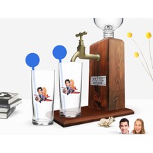 BK Gift Kişiye Özel Renkli Baskılı Sevgililer Karikatürlü Ikili Vodka Bardağı ve Ahşap Vodka Standı Hediye Seti-11