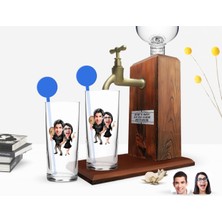 BK Gift Kişiye Özel Renkli Baskılı Sevgililer Karikatürlü Ikili Vodka Bardağı ve Ahşap Vodka Standı Hediye Seti-18
