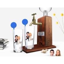 BK Gift Kişiye Özel Renkli Baskılı Sevgililer Karikatürlü Ikili Vodka Bardağı ve Ahşap Vodka Standı Hediye Seti-15