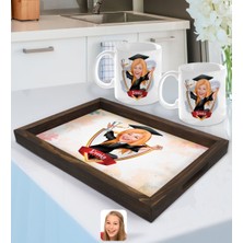 BK Gift Kişiye Özel Isimli Kadın Mezun Karikatürlü Doğal Ahşap Tepsi ve 2’li Kupa Bardak Seti-1