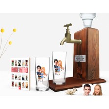 BK Gift Kişiye Özel Renkli Baskılı Sevgililer Karikatürlü Ikili Rakı Bardağı Ahşap Rakı Standı ve Cep Kitabı Hediye Seti-14