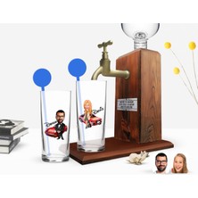 BK Gift Kişiye Özel Renkli Baskılı Erkek ve Kadın Karikatürlü Ikili Vodka Bardağı ve Ahşap Vodka Standı Hediye Seti-1