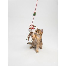 Happy Trend Zilli Peluş Yılbaşı Temalı Kedi Oyuncağı, Elastik Ipli Sallanan Figür, Kurdeleli Interaktif Oyun Oyuncağı, Kapı Duvar ve Mobilyaya Sabitlenebilir, Aktivite Oyuncağı(Kardan Adam)