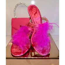 Purple Shoes Siyah Tüy Detaylı Topuklu Terlik