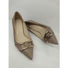 Purple Shoes Kadın Camel Sivri Burun Zincir Tokalı Topuklu Ayakkabı