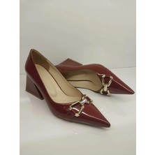 Purple Shoes Kadın Bordo Zincir Tokalı Kare Topuk Sivri Burun Ayakkabı