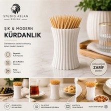 Studio Aslan Design Modern Dekoratif Kürdanlık | Şık Masaüstü Kürdan Standı | Çok Amaçlı Düzenleyici | Dayanıklı Pla Malzeme | Ev, Mutfak, Ofis ve Kafe Kullanımına Uygun