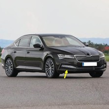 Sağ Sis Farı Çerçevesi Kromlu 3V0853666B Skoda Superb ile Uyumlu 2020-2023