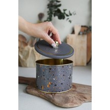 MUJGAN Evle-Metal Çok Amaçlı Dokulu Saklama Kabı, Dekoratif Saklama Kutusu 14 Cm, Terrazo (Terrazzo Brown)