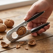 Defne Store Paslanmaz Çelik Ceviz Kıracağı, Fındık ve Badem Için Metal Kabuk Kırma Aparatı, Ergonomik Siyah Tutma Saplı, Kaymaz Kavrama Destekli Mutfak Kıracağı