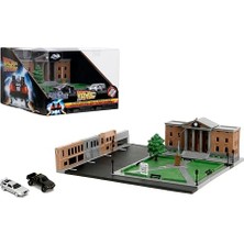 Marmara Avm Nanoscene Geleceğe Dönüş Hill Valley Adliye Diorama - Filmden Esinlenen Mini Diorama Dahil. 2 Ikonik Araçlar (Zaman Makinesi & Toyota Pikap) - Yetişkinler ve Çocuklar Için Koleksiyon Sahnesi