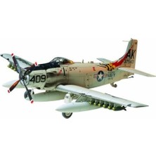 1/48 Skyraider U.s. Navy Plastik Uçak Maket Kiti