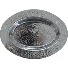 Paslanmaz Çelik Oval Tepsi – 304 Kalite Krom Parlak Yüzey, Elde Tasarlanmış Desenli Servis ve Sunum Tabağı (20 Cm)