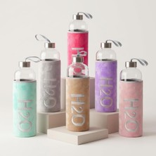 Peluş Kılıflı 1 L (1000 Ml) Borosilikat Cam Matara, H2O Nakışlı Yumuşak Kılıf, Metal Kapak ve Taşıma Askılı Cam Su Şişesi, 27 × 8 Cm, Ev Ofis Spor Sey